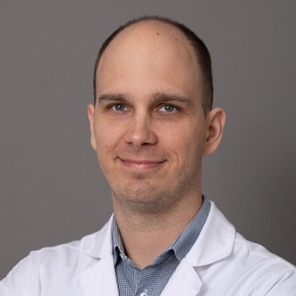 Dr. Szemerey Ákos szülész-nőgyógyász, operatőr szakorvos