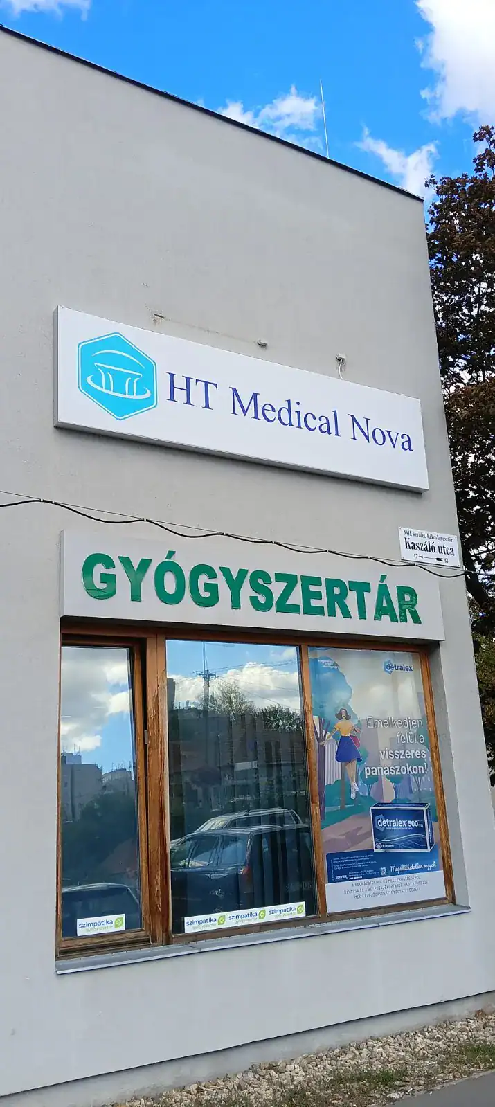 HT Medical Nova felirat az épület homlokzatán